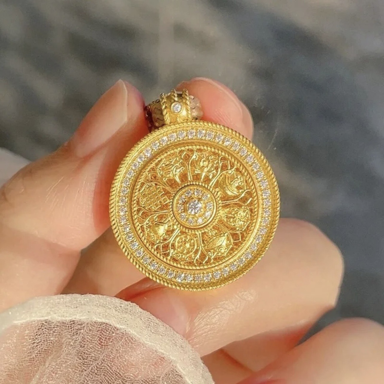 retro and fashionable new Chinese trend hollowed-out necklace for women, bringing wealth and good luck3