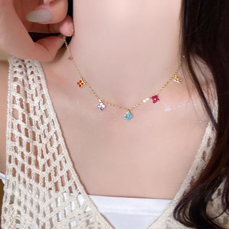 Four-leaf clover necklace for women, light luxury with colored zircon, stylish, high-end, trendy and delicate chain4