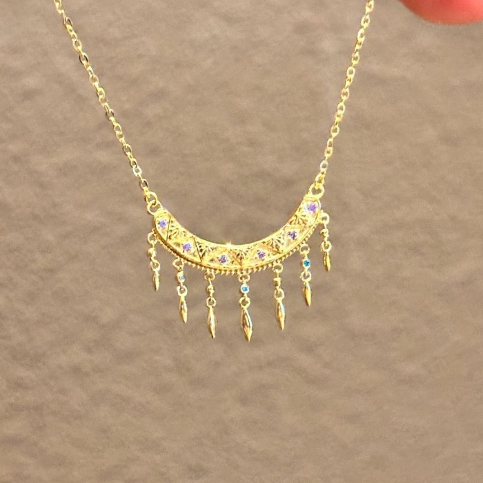 fringed necklace