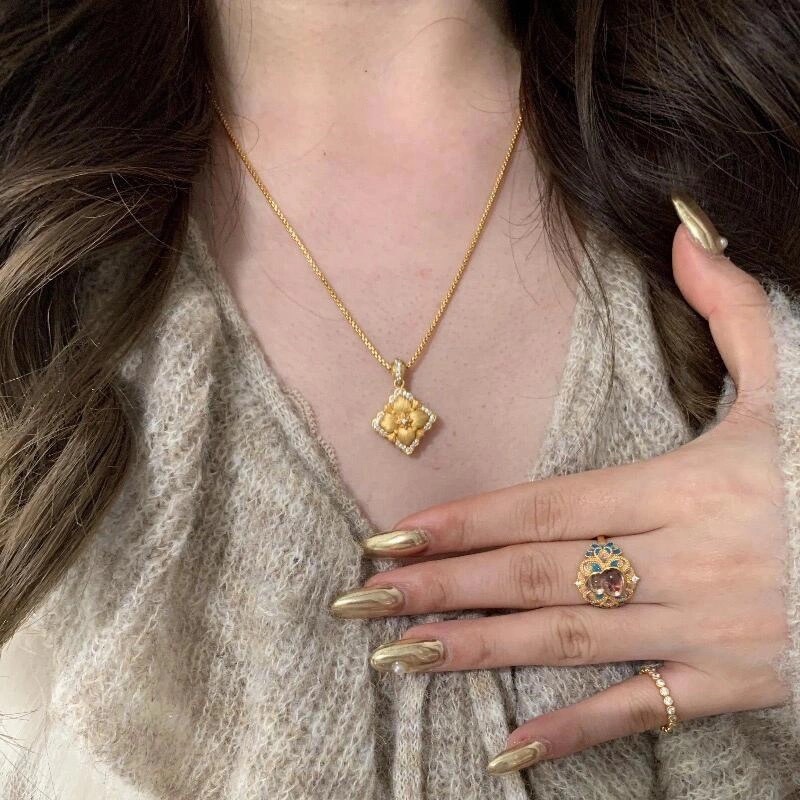 Vintage brushed snake necklace, palace - style hollow - out diamond - inlaid chain for women3