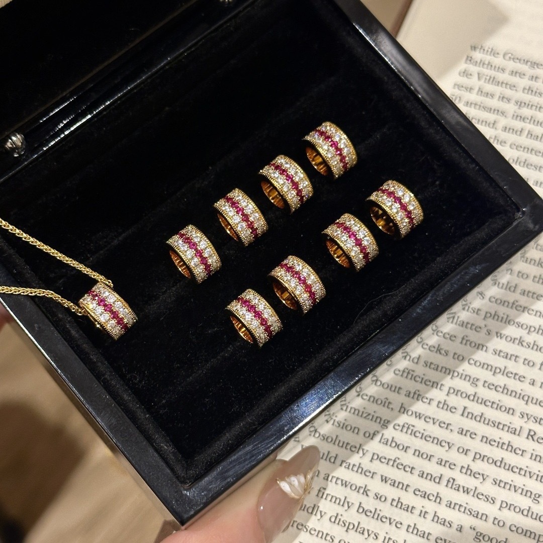 High - end three - row diamond and ruby necklace for women4