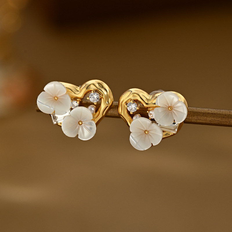 Exquisite small flower and heart - shaped stud earrings, new 2025 style, daily sweet - style ear accessories for wholesale2