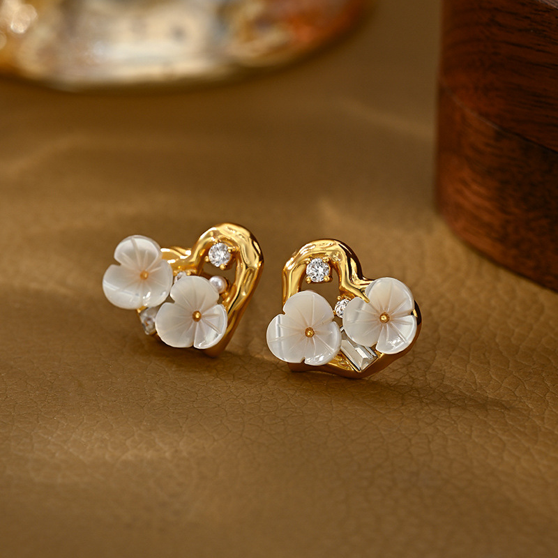 Exquisite small flower and heart - shaped stud earrings, new 2025 style, daily sweet - style ear accessories for wholesale3