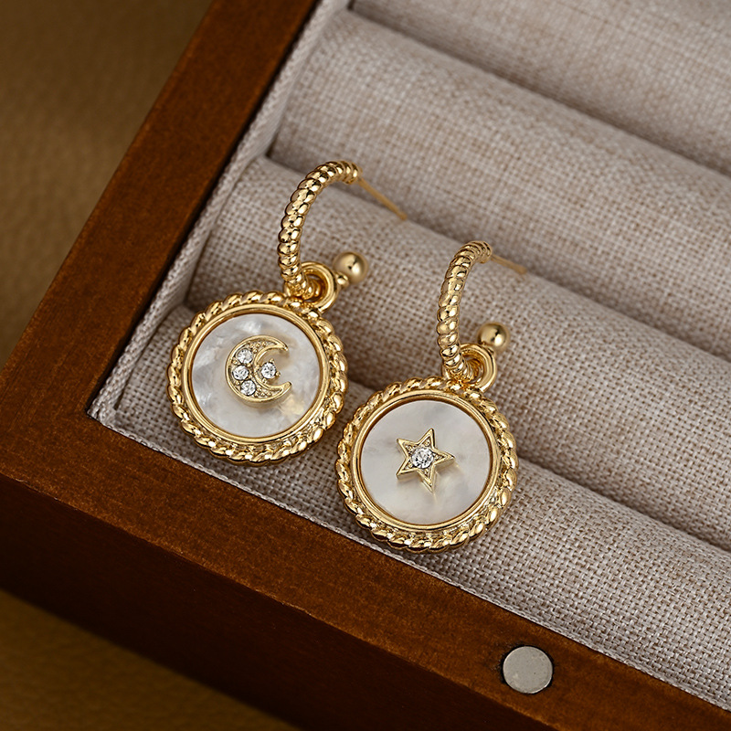 Summer new style S925 silver needle retro Hong Kong style star earrings, high - end natural shell five - pointed star stud earrings