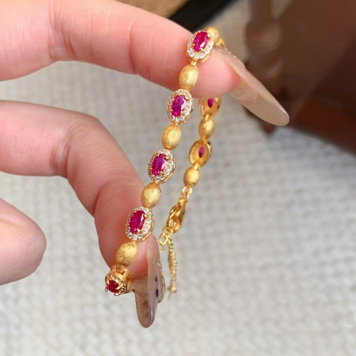 French retro old money wind handmade brushed pigeon egg high carbon diamond bracelet medieval colored treasure red corundum bracelet female