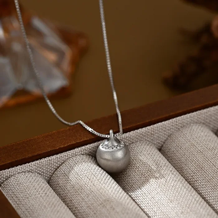 Shajin Responsive Diamond-embedded Small Gold Ball Necklace, Women's Pendant, Gold-colored, Light Luxury, High-end, Stackable Collarbone Chain, Suitable for Gifting