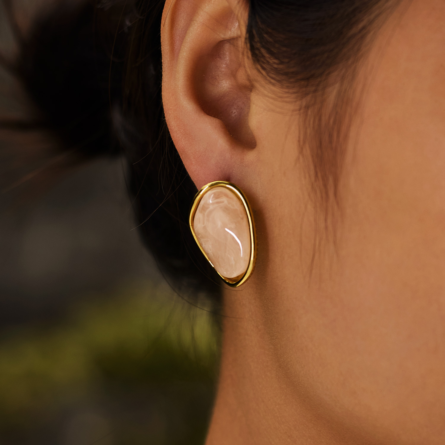 French Style Earrings for Women Stainless Steel Gentle Fashionable Atmosphere Versatile Resin Titanium Steel Ear Jewelry