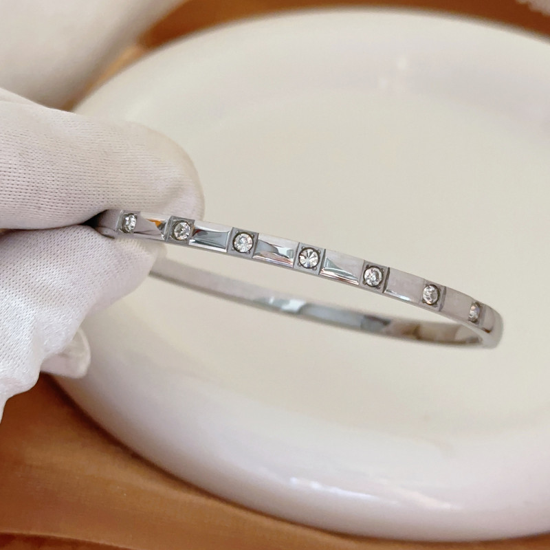 Light Luxury Niche Design High-End Half-Circle Inlaid Diamond Bracelet Elegant Versatile Simple Fashion Titanium Steel Bangle Starry Sky