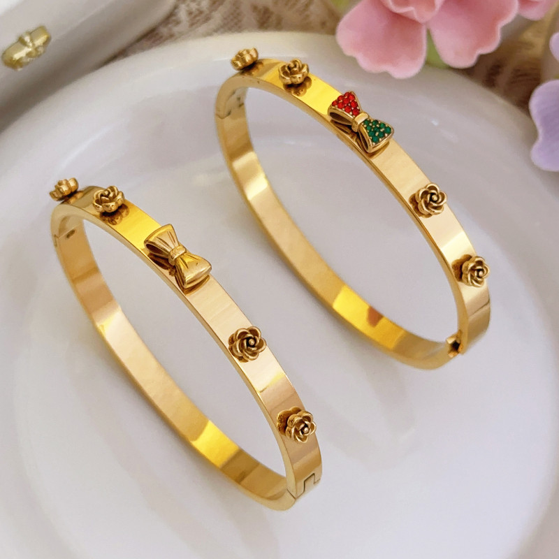 Exaggerated Titanium Steel Bracelet with Bowknot, Niche Gold Flower Bracelet, 18k Gold Geometric Hip Hop Jewelry