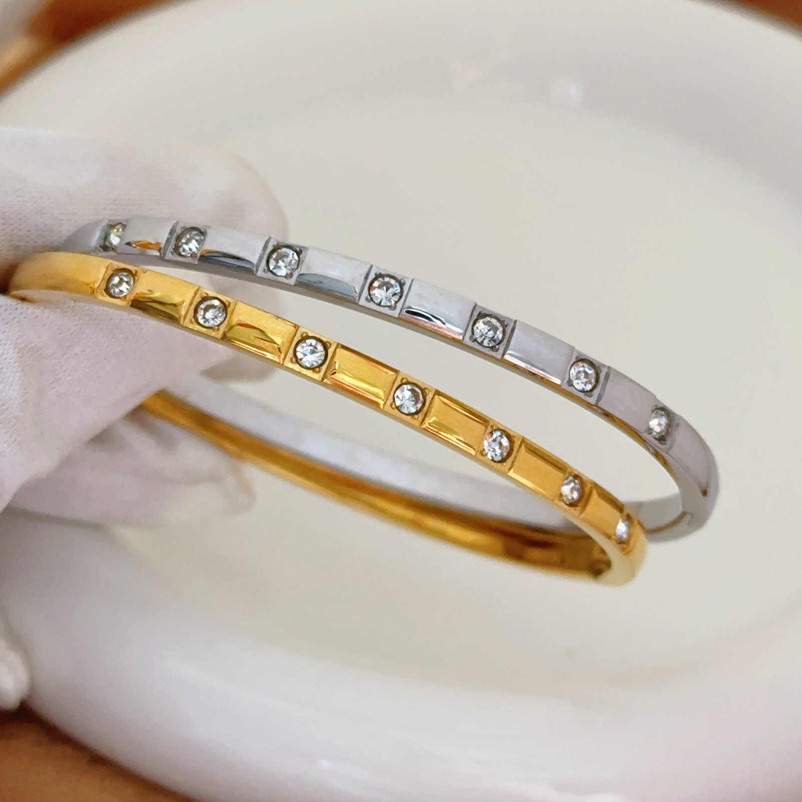 Light Luxury Niche Design High-End Half-Circle Inlaid Diamond Bracelet Elegant Versatile Simple Fashion Titanium Steel Bangle Starry Sky