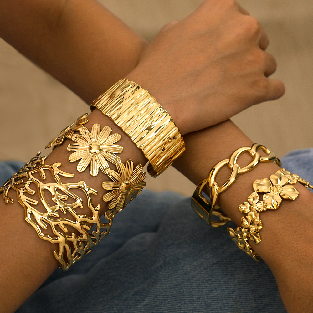 Women's Bracelet Stainless Steel Fashion Personality Exaggerated Retro High-end Titanium Steel Bracelet Jewelry