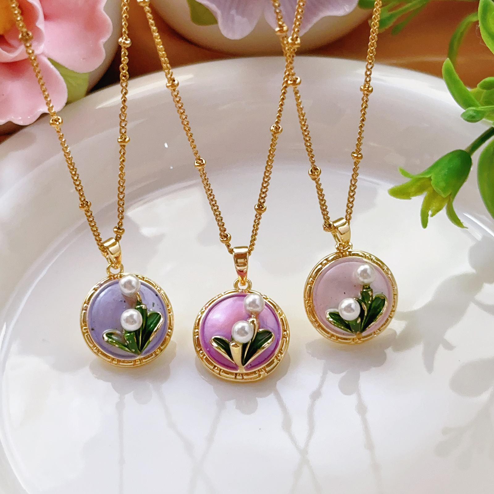 Original Retro Light Luxury Enamel Oil Painting Pearl Women's Necklace Pendant Niche Design High-end Clavicle Chain Violet