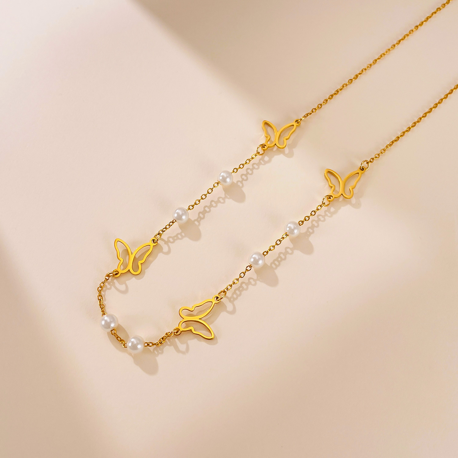 Fashion Necklace for Women Stainless Steel Niche Minimalist Style Hollow Butterfly Pearl Titanium Steel Collarbone Chain Wholesale