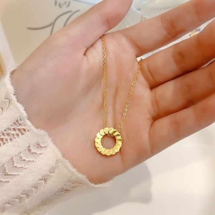 Rhombus Fish Scale Circle Pendant Necklace for Women, New Style, Trendy Gold Fashion Dragon Scale Titanium Steel Clav...