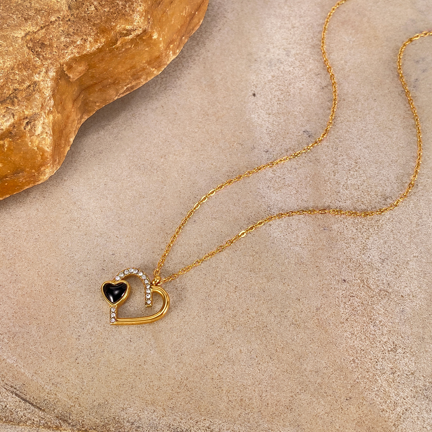 Cross-Border Versatile Necklace for Women Stainless Steel Niche Fashion High-End Heart Titanium Steel Collarbone Chain Wholesale