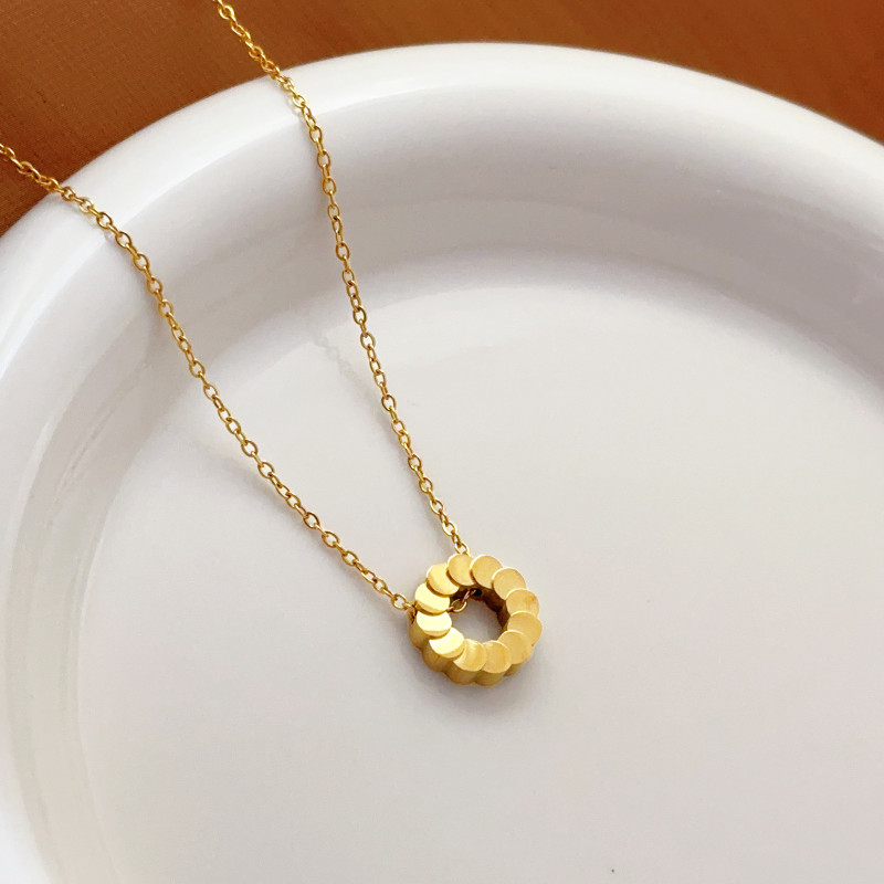Rhombus Fish Scale Circle Pendant Necklace for Women, New European and American Style, Trendy Gold Fashion Dragon Scale Titanium Steel Clavicle Chain Jewelry