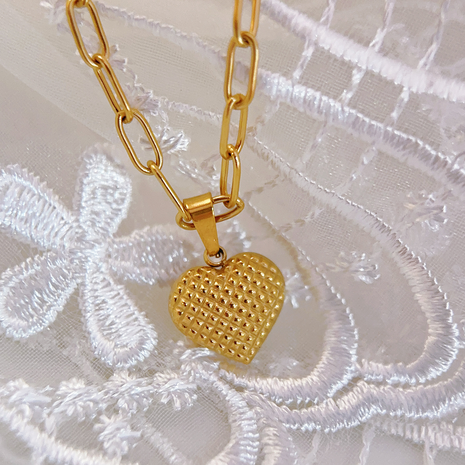 Fashion Heart Pendant Necklace for Women, Sweet and Simple Peach Heart Stainless Steel Necklace Gift Clavicle Chain Jewelry