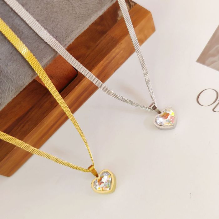 New INS Wide Chain Shiny Heart-Shaped Titanium Steel Necklace for Women Fashionable Versatile Heart Collarbone Chain...