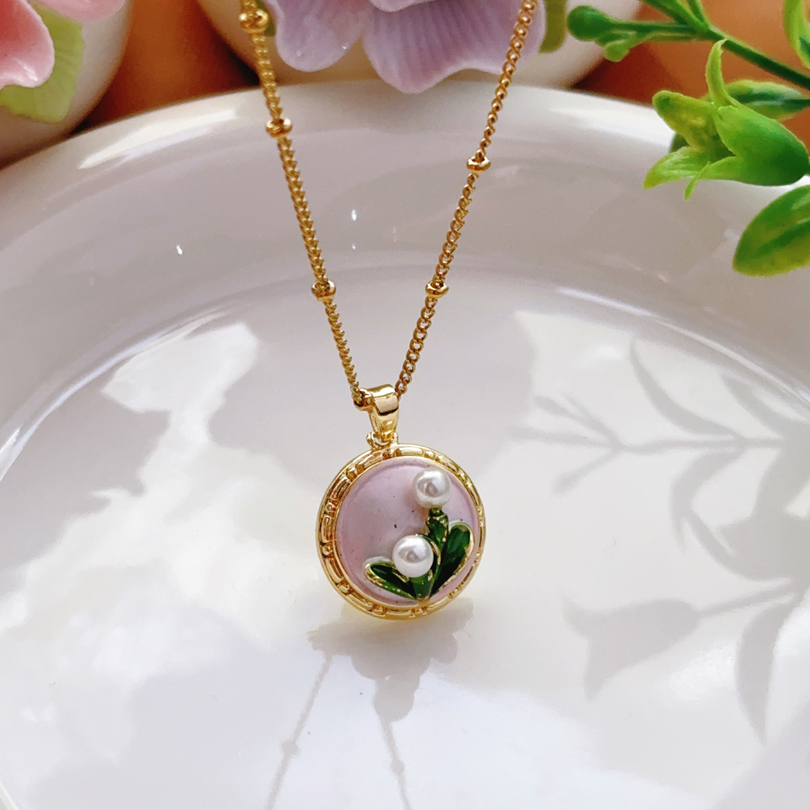 Original Retro Light Luxury Enamel Oil Painting Pearl Women’s Necklace Pendant Niche Design High-end Clavicle Chain Violet
