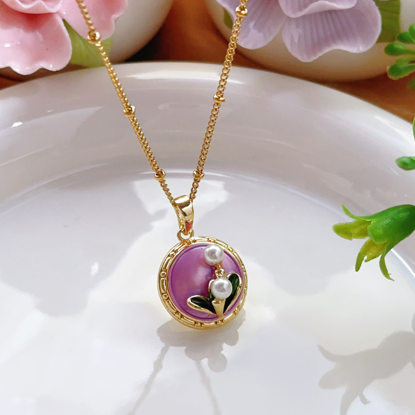 Original Retro Light Luxury Enamel Oil Painting Pearl Women’s Necklace Pendant Niche Design High-end Clavicle Chain Violet