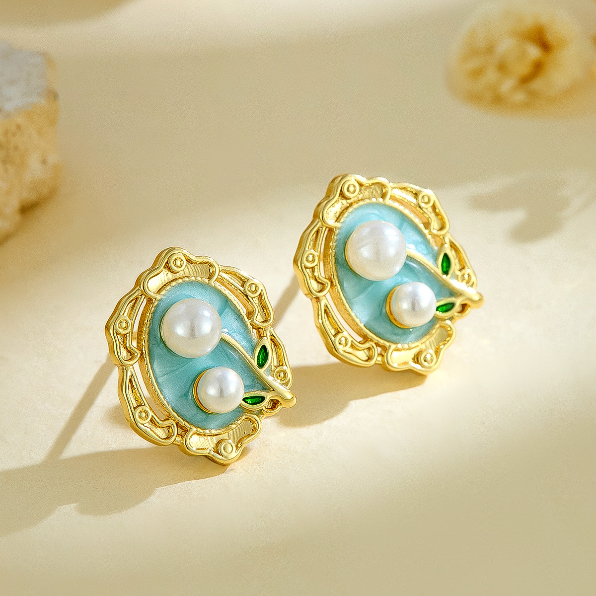 French Style Exquisite Painted Oil Painting Flower Earrings Light Luxury Vintage Earrings Niche Palace Style Fashion Earrings for Women