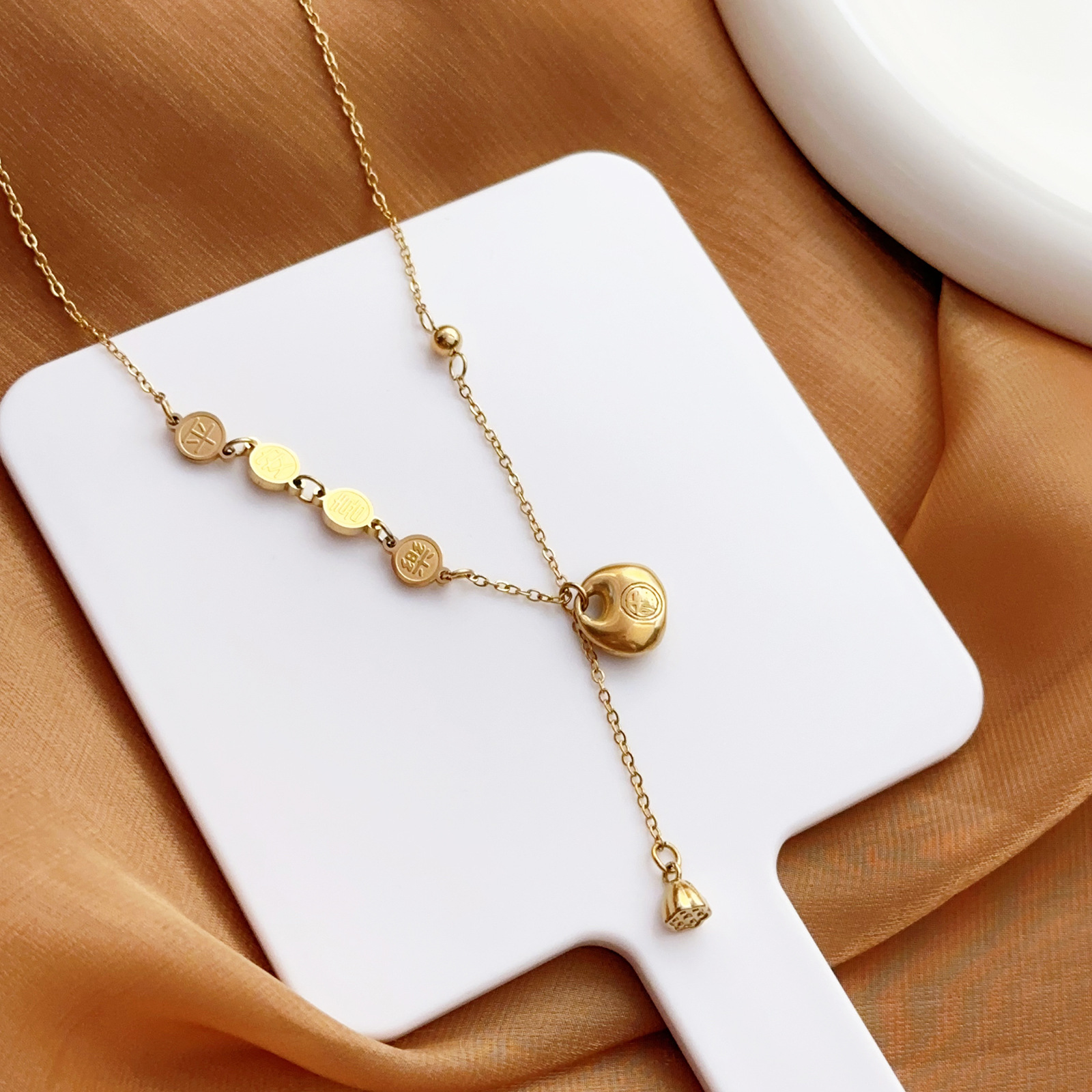 Traditional Peace and Joy Small Fortune Pendant Necklace Full of Fortune Small Gold Pendant Design Collarbone Chain Gift for Girlfriend