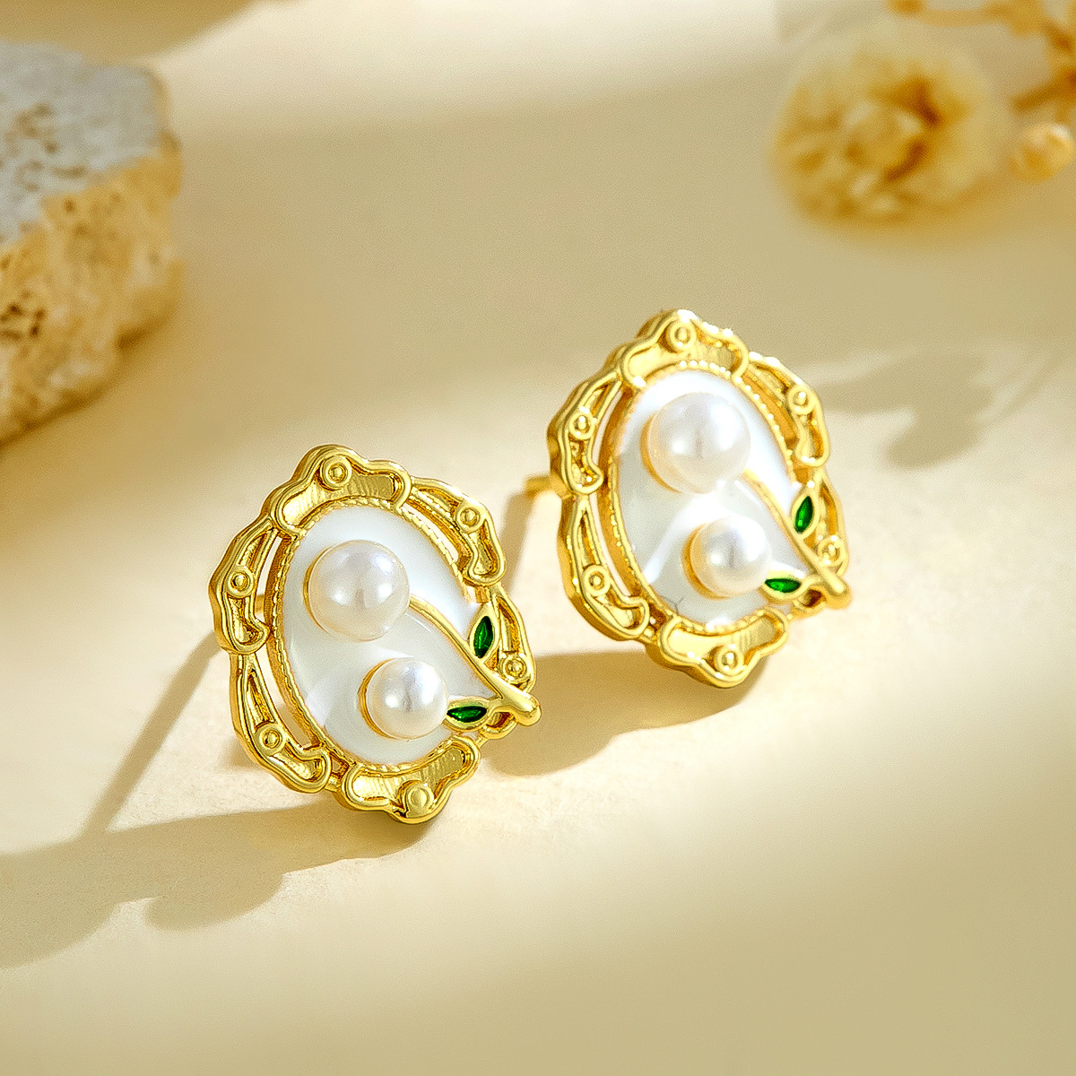 French Style Exquisite Painted Oil Painting Flower Earrings Light Luxury Vintage Earrings Niche Palace Style Fashion Earrings for Women