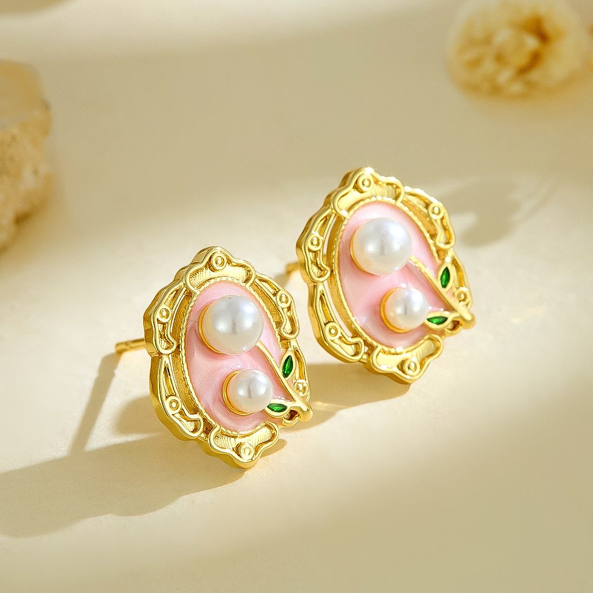 French Style Exquisite Painted Oil Painting Flower Earrings Light Luxury Vintage Earrings Niche Palace Style Fashion Earrings for Women