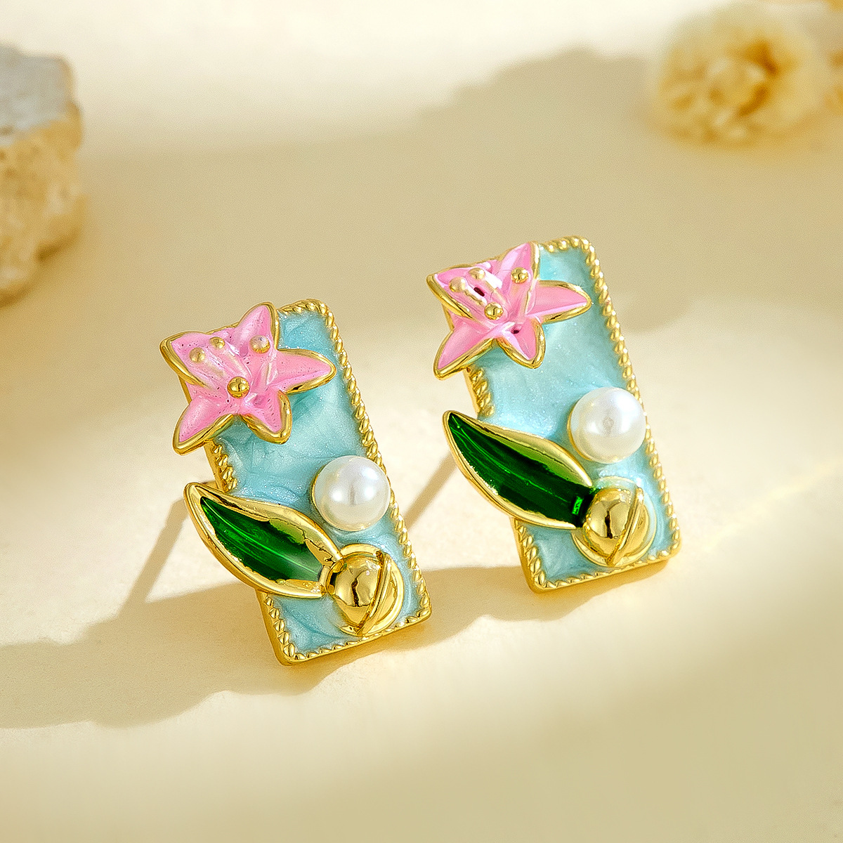 Cross-Border New French Retro Pearl Inlaid Oil Drop Flower Earrings Light Luxury High-End Enamel Painted Flower Earrings