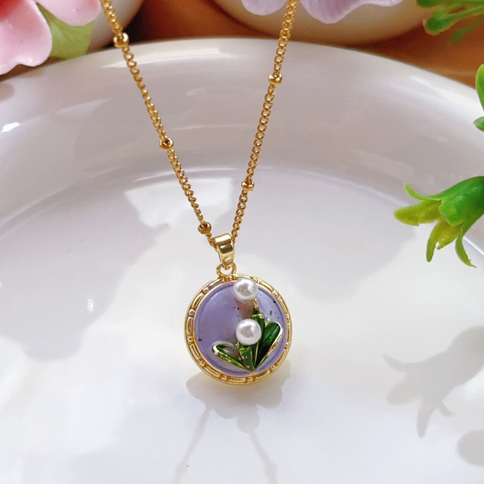 Original Retro Light Luxury Enamel Oil Painting Pearl Women’s Necklace Pendant Niche Design High-end Clavicle Chain Violet