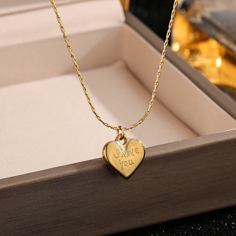 Love Heart-Shaped Titanium Steel Necklace New Women's Collarbone Chain Simple Elegant Light Luxury Neck Chain Non-Fading Light Luxury Jewelry