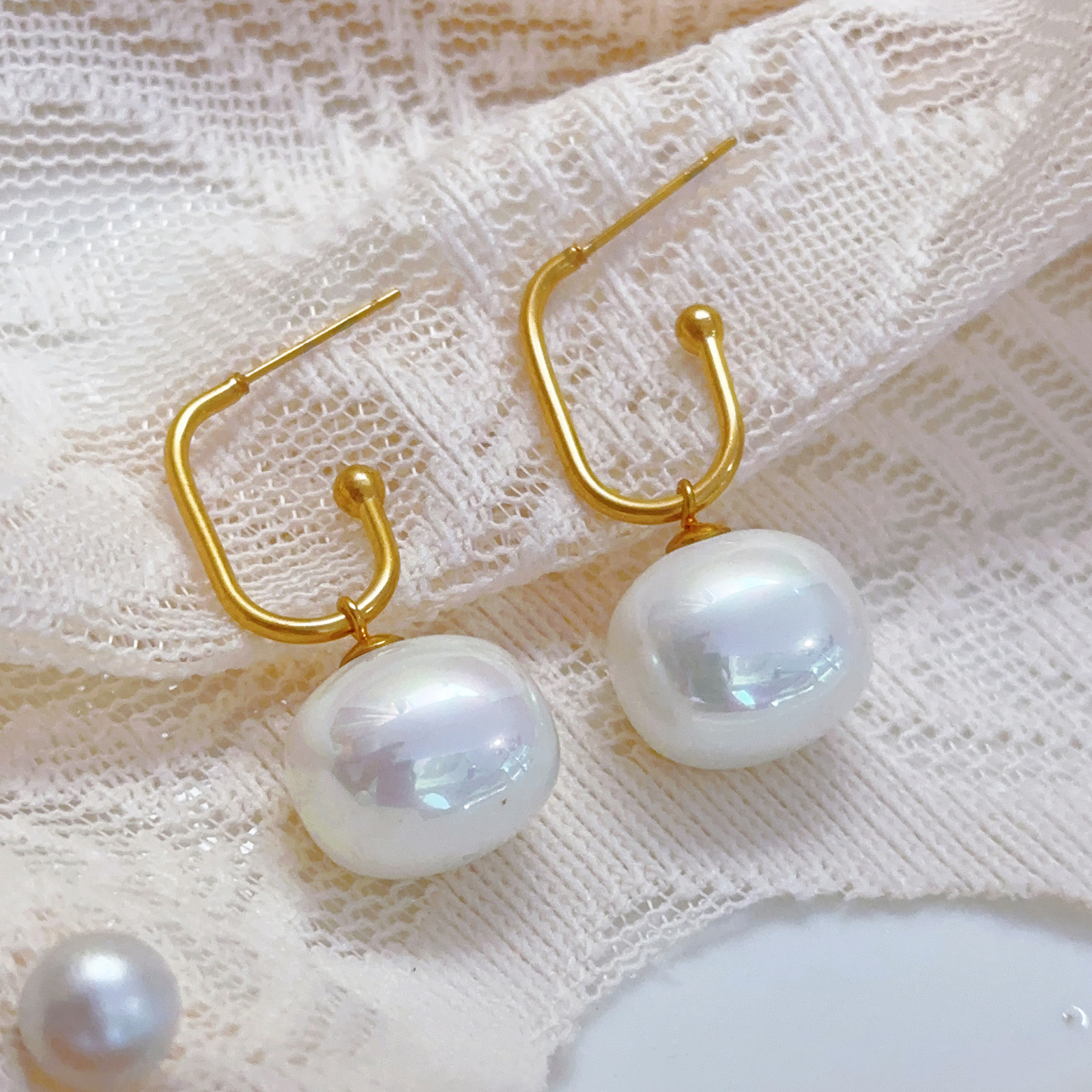 Simple European and American Style Elegant Metal Ear Clips Round Pearl Temperament Earrings Personality Earrings Jewelry