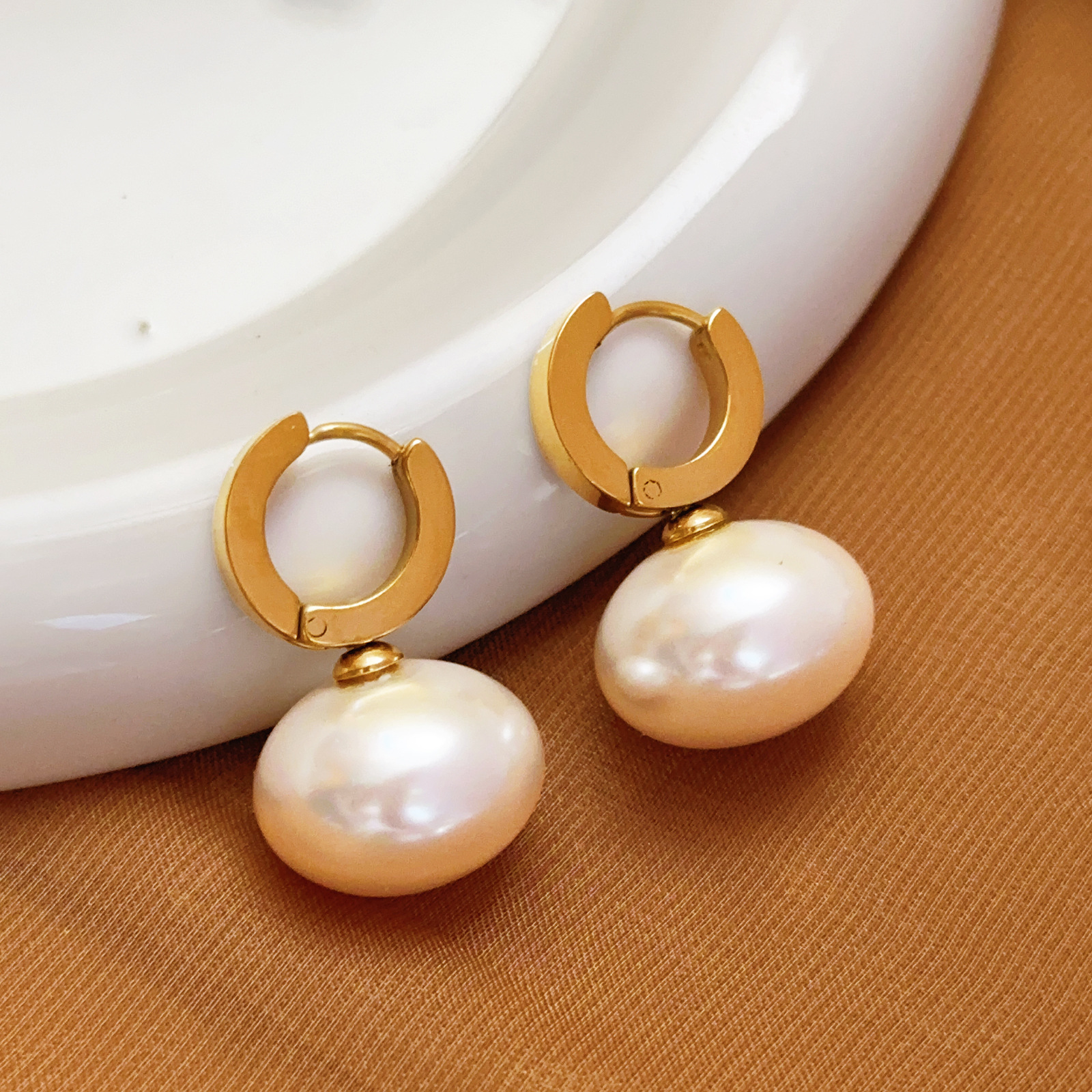 New Fashion Pearl Earrings for Women Trendy Essential Fashionable Light Luxury Design Earrings Ear Clips Wholesale French Style Jewelry