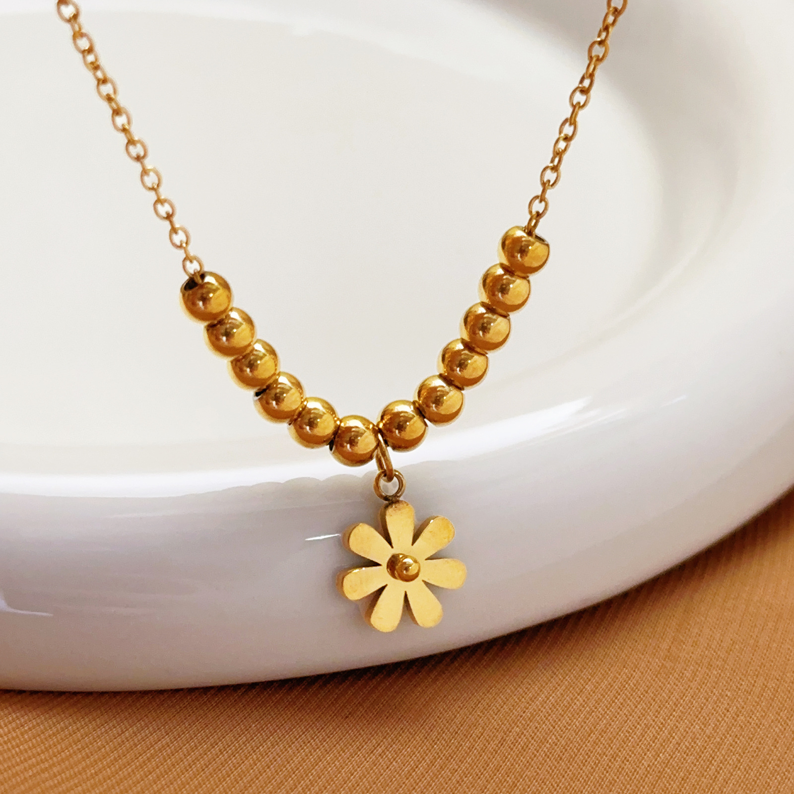 Non-Fading New Luxury 18K Gold Exquisite Stainless Steel Necklace for Women Versatile Bead Daisy Jewelry Elegant Ins Style