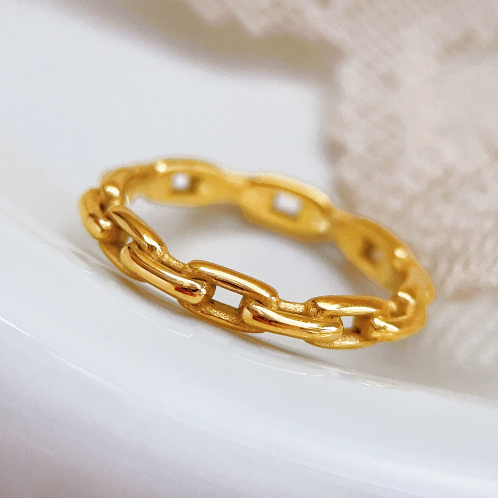 Titanium Steel Chain Hollow Ring for Women, Open Ring, Non-Fading Jewelry Accessory, Finger Ring, High-End Feel