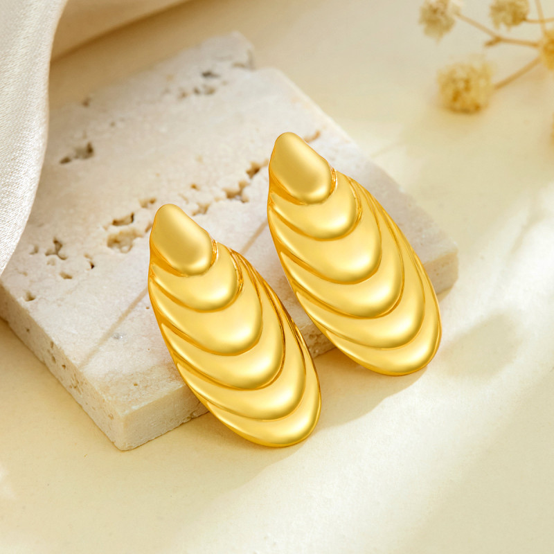European and American New Summer Beach Ocean Style Oyster Earrings Wave Pleated Shell Light Luxury High-end Design Sense Stud Earrings