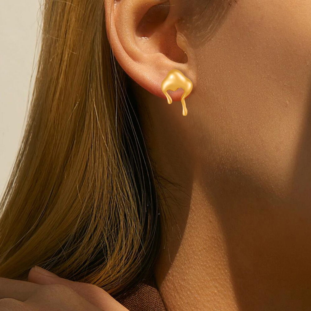 Europe and America Cross Border Titanium Steel Fashion Simple Circle Earrings Golden Earrings Personality Retro Ornament Stud Earrings