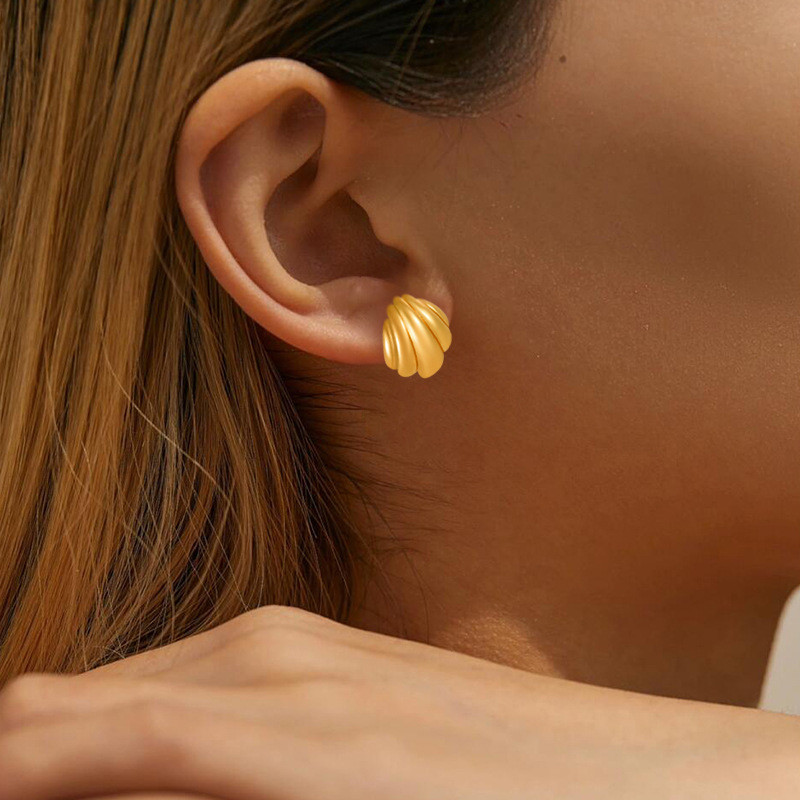 Titanium Steel Cross-Border Hot-Selling New Fashion European and American Versatile High-End Niche Light Luxury Style Shell Earrings Wholesale