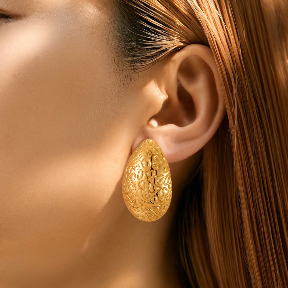 Titanium Steel Non-Fading Light Luxury Niche Hollow Heart Necklace for Women Ins Korean Version Simple Design Collarbone Chain Jewelry