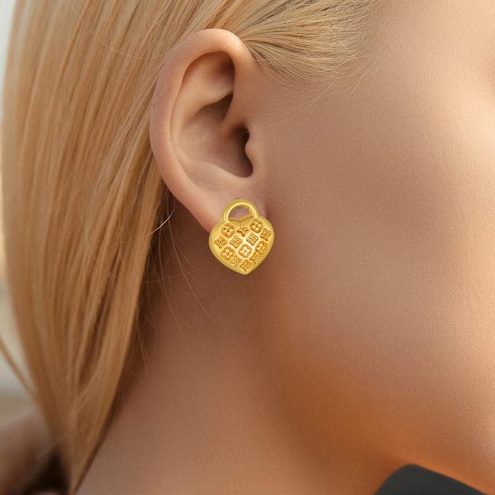 Cross-Border New Simple Fashion Heart Old Pattern Earrings High-End Versatile Double-Sided Heart Lock Stainless Steel Earrings for Women