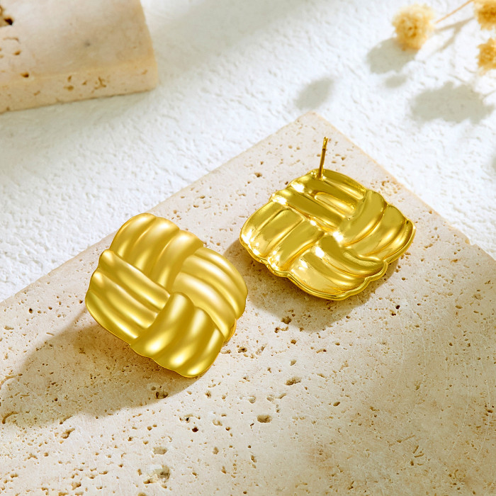Korean Version Simple High-End Square Twisted Titanium Steel Earrings for Women, Niche Design, Light Luxury Texture, Vintage Internet Celebrity Earrings