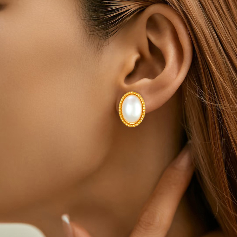 New Fashion Simple Small Chanel Style Oval Pearl Stainless Steel Earrings Versatile Elegant Earrings for Women Wholesale Trendy
