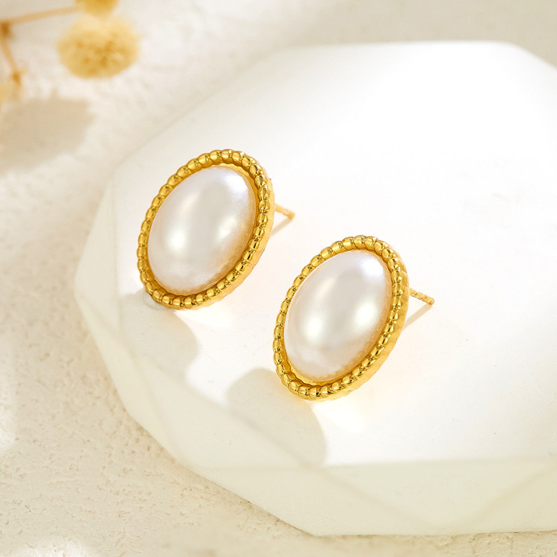 New Fashion Simple Small Chanel Style Oval Pearl Stainless Steel Earrings Versatile Elegant Earrings for Women Wholesale Trendy