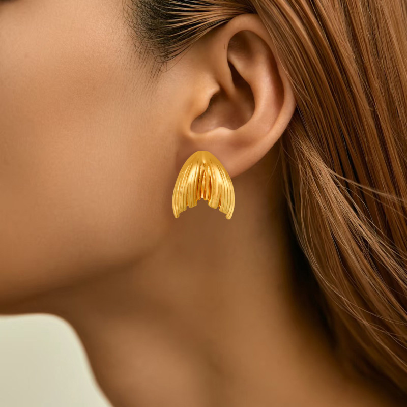 Cross-Border European and American INS Style 18k Gold Stainless Steel Titanium Steel Earrings French Minimalist Fish Tail Stripe Stud Earrings Wholesale