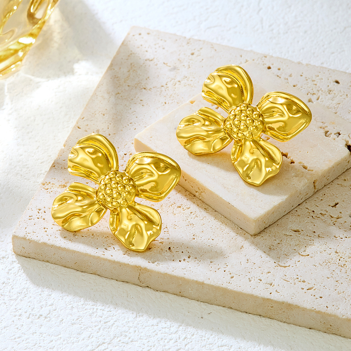 European and American Cross-Border Hot-Selling Vintage Titanium Steel Fashion Women’s Elegant Flower Earrings Classic Jewelry Wholesale