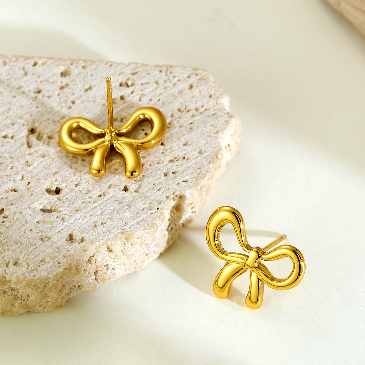 New Bowknot Titanium Steel Earrings for Women Versatile Starry Sky 18K Gold Clip Beads Sweet Light Luxury High-end Feel2