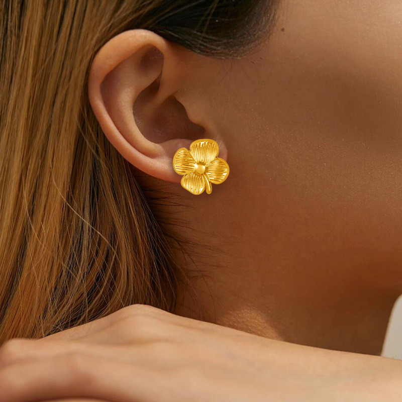 Vintage Flower Earrings Stainless Steel Three-Dimensional Medieval Style Four-Leaf Flower Stud Earrings for Women Unique Design Sense Ear Jewelry for Women