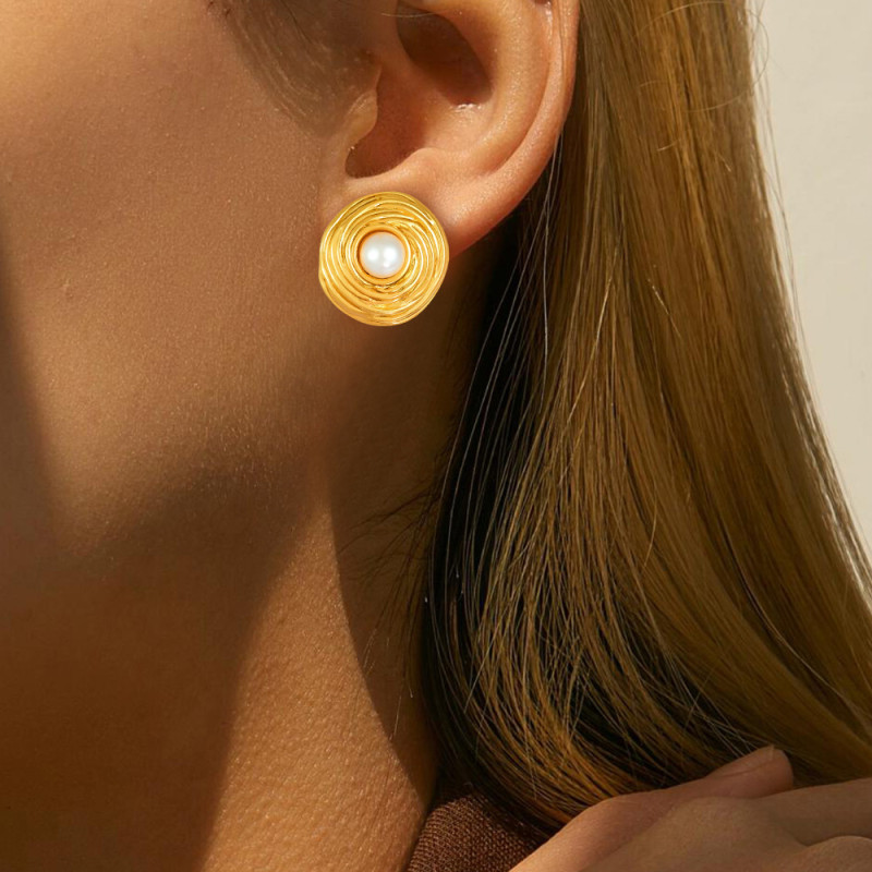 French Retro Niche Flower Earrings Inlaid with Pearls Women's Stud Earrings Chanel Style Light Luxury Titanium Steel Gold-Plated Jewelry Wholesale