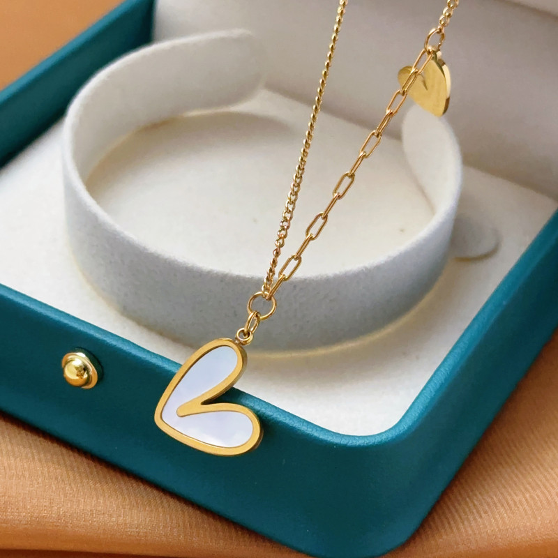 French Minimalist Personality Small Heart White Shell Necklace Fresh Peach Heart Asymmetric Collarbone Chain Women's Jewelry
