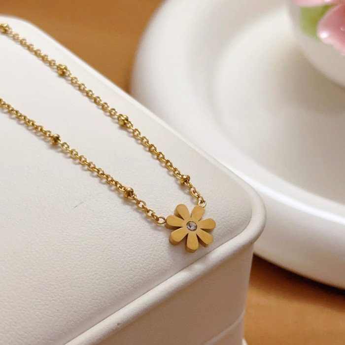 New French Style Small Daisy Flower Titanium Steel Necklace for Women with Stone-Inlaid, 18K Gold Color, Cute Vers...